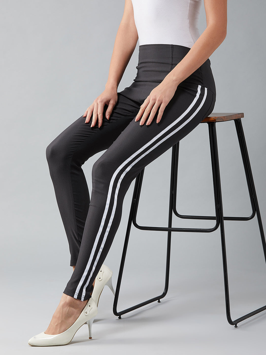 Women's Dark Grey Solid Knitted Skinny Twill Tape Detailing High-Waist Regular Length Treggings
