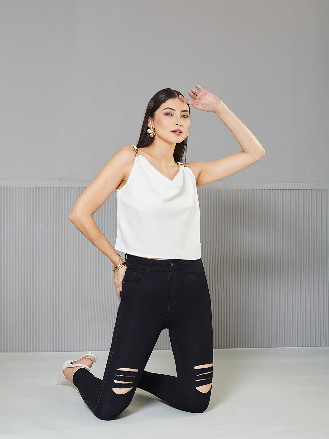 CHASEstretch™ Black Slim Fit High-Rise Mild Distressed Ripped Denim Stretchable Jeans for Women