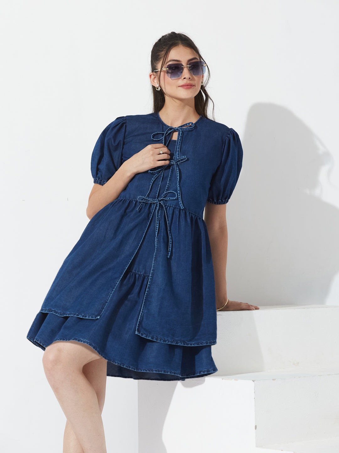 Women's Navy Blue Round Neck Puff Sleeve Tie-Up Knee-Length Denim Dress