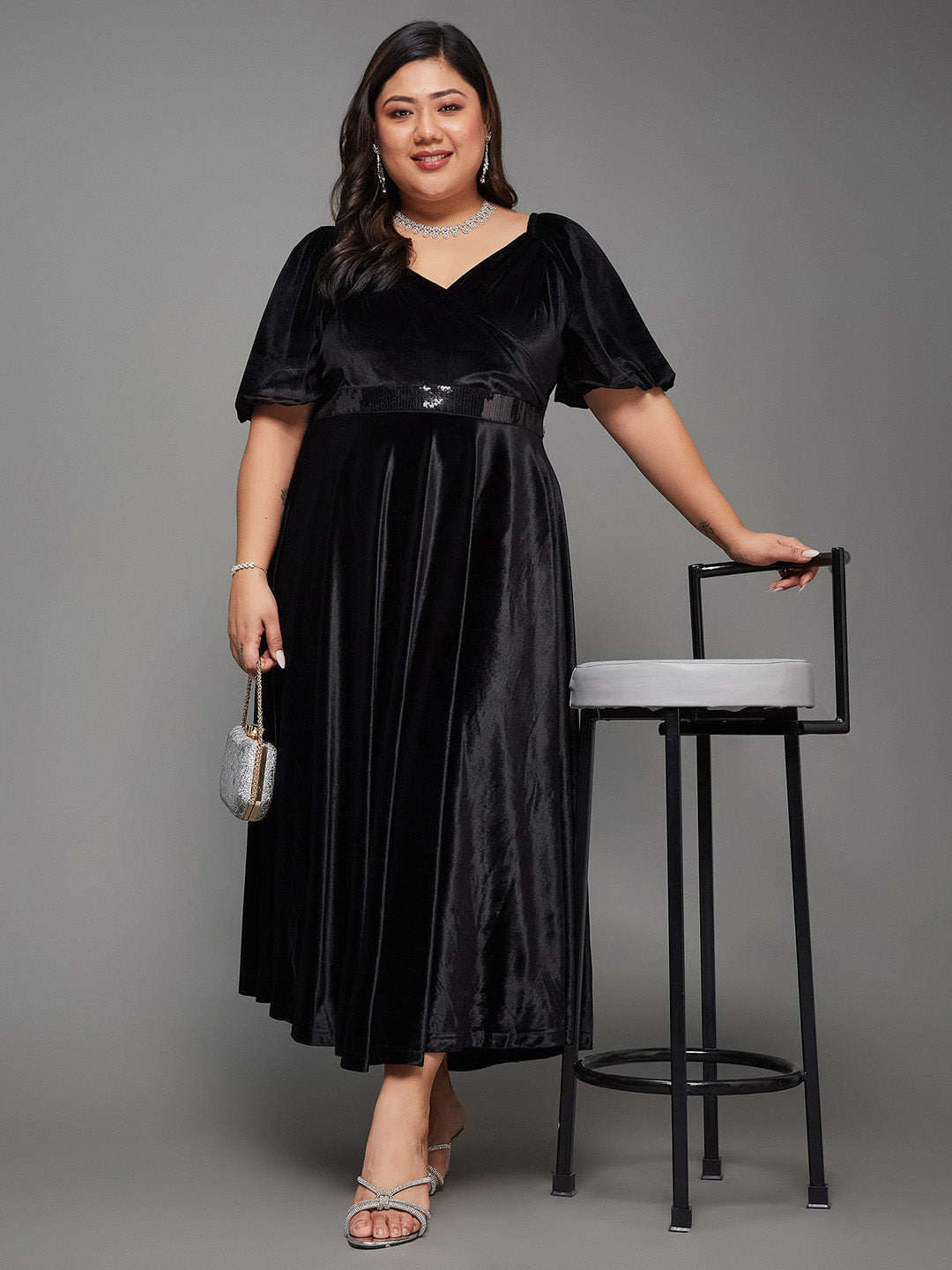 Body Bliss Black Solid Fit & Flare Midi Velvet Dress