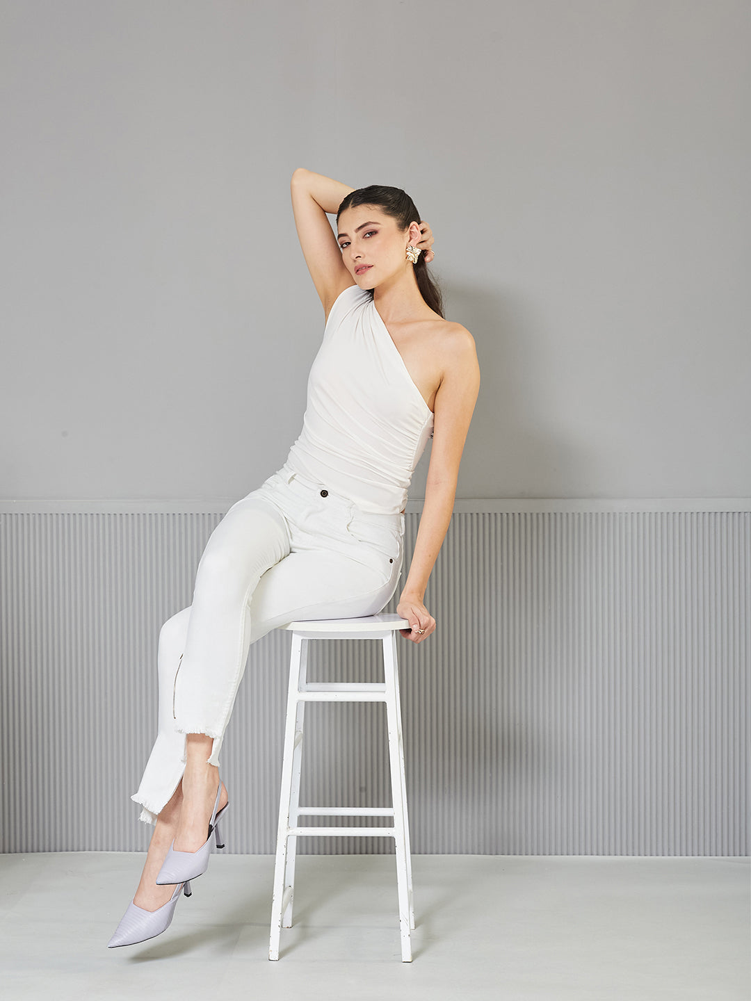 Women's White Skinny Fit High-Rise Side Slit Raw Edge Detailing Cropped Stretchable Denim Jeans