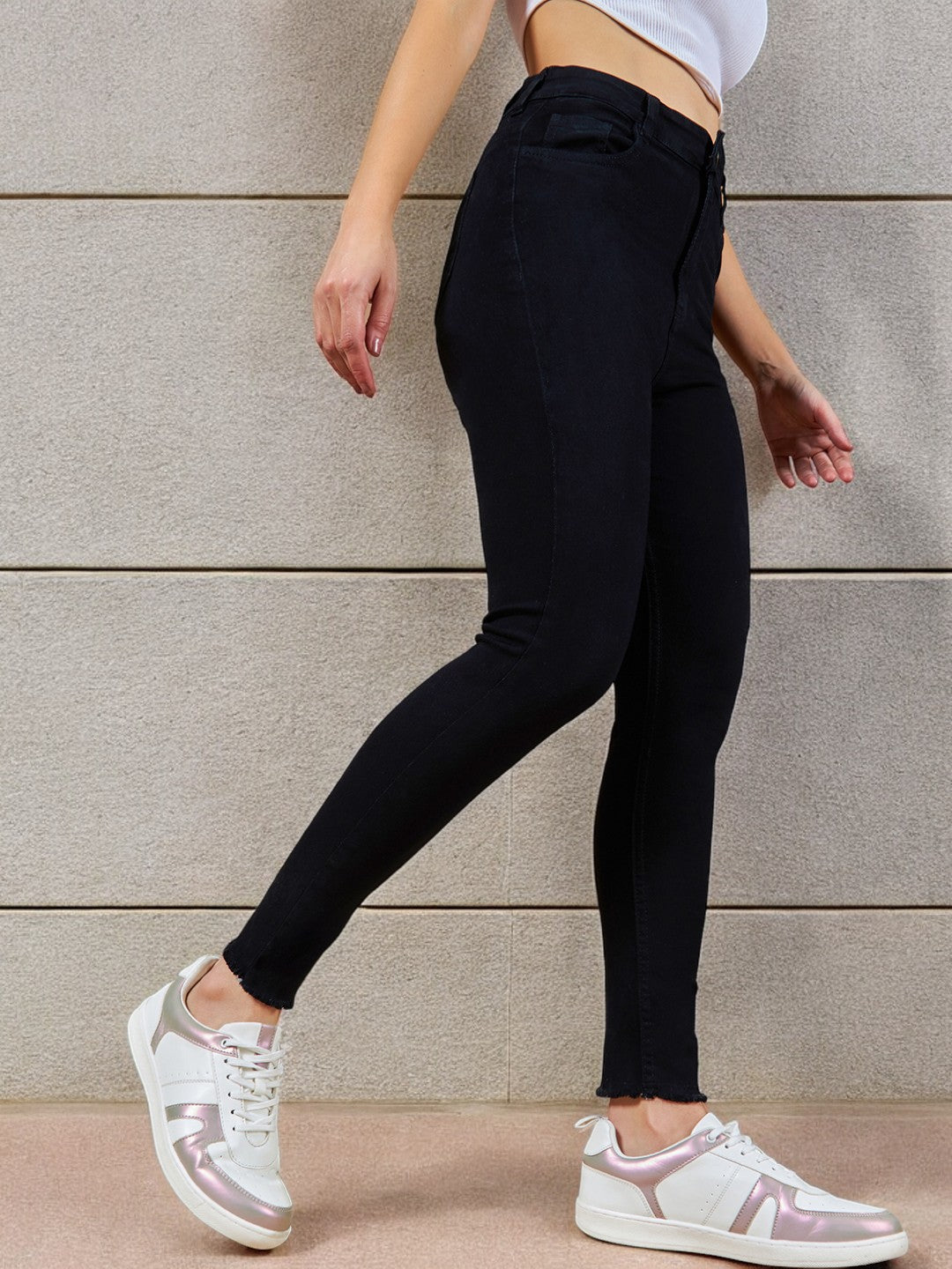 24/7 Comfort Black Skinny Fringed Detail High-Rise Cropped Stretchable Denim Jeans