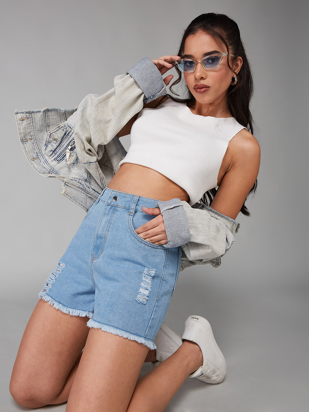 Women's Blue Relaxed Mid-Rise High Distress Regular Non-Stretchable Denim Shorts