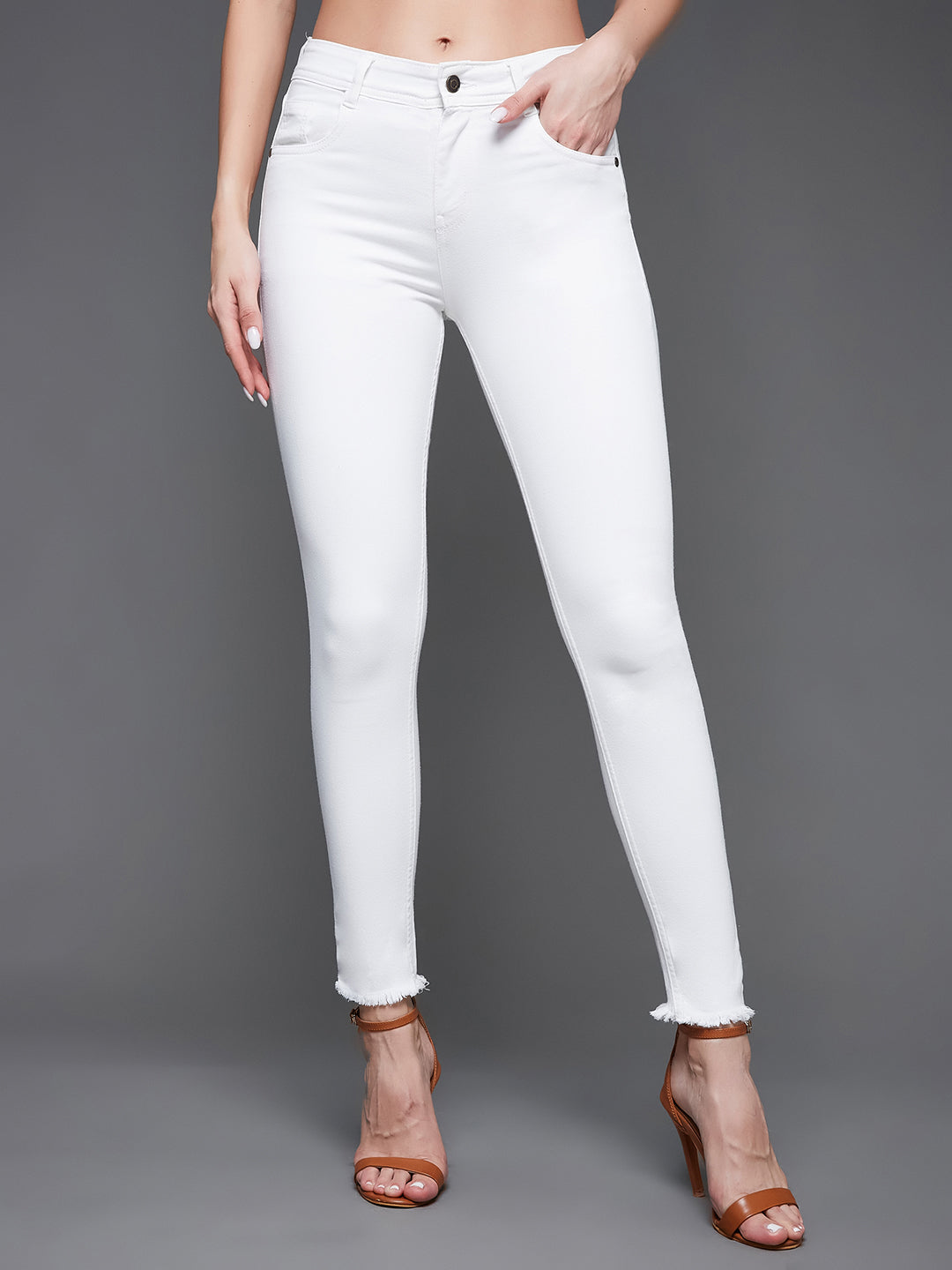 Women's White Skinny Mid-Rise Bleached Clean-Look Cropped Stretchable Denim Jeans