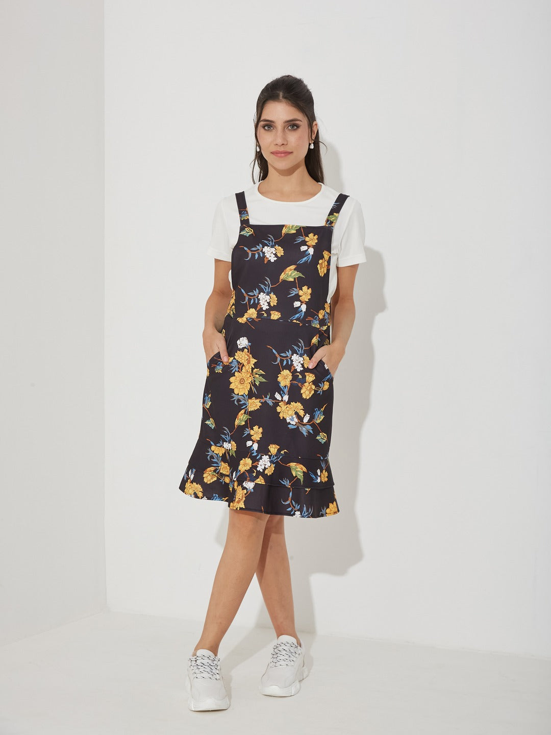 Yellow And Black Round Neck Half Sleeve Floral Pinafore Dress Knee-Long Polyester Pinafore Co-Ord Set for Women