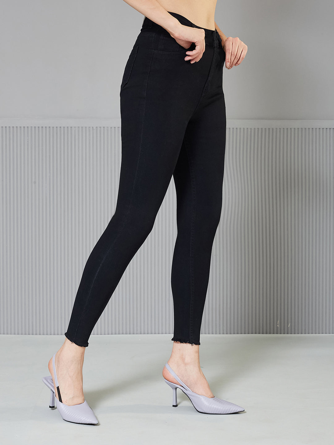 Black Skinny-Fit Fringed Detailing High-Rise Solid Cropped Stretchable Denim Jeans for Women