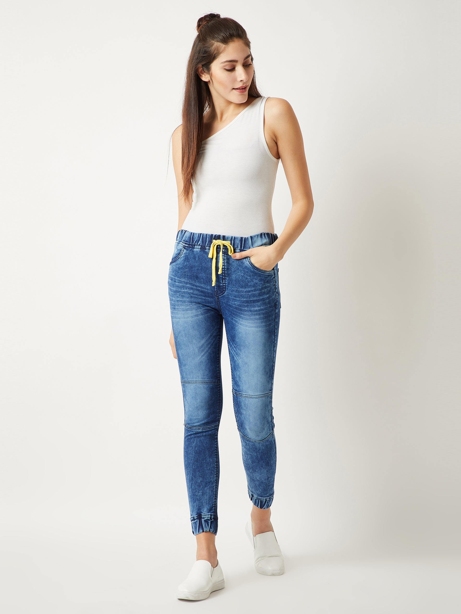 Women's Blue Relaxed Fit Mid Rise Clean-Look Regular Length Denim Joggers
