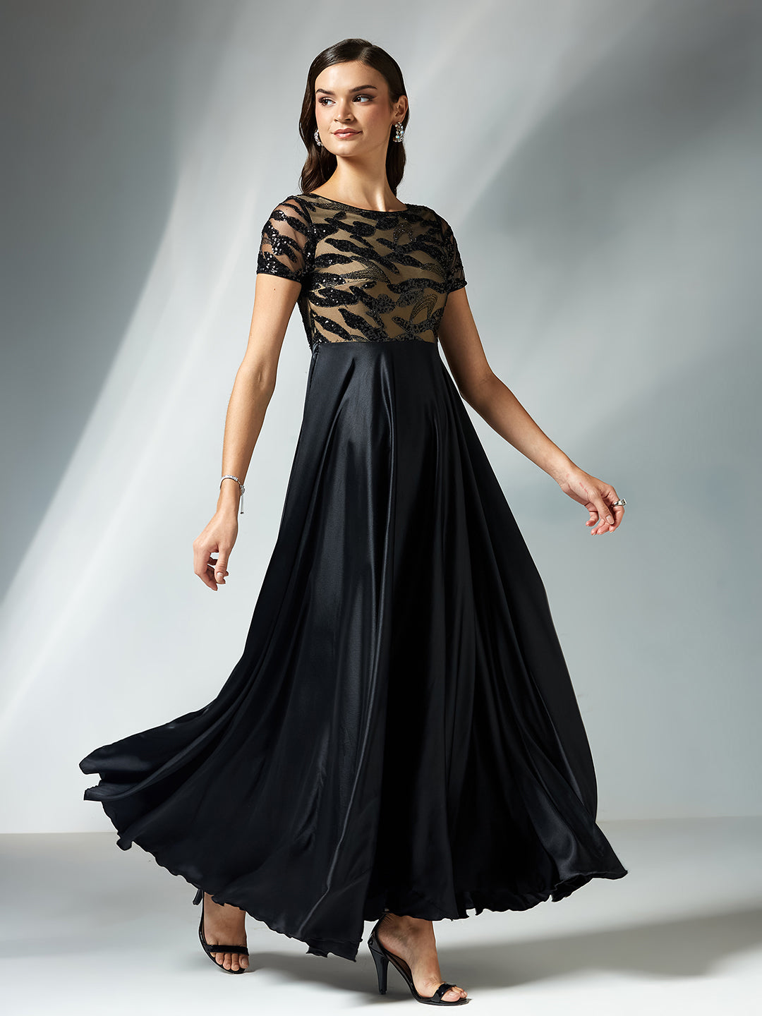 Women's Black Boat-Neck Short-Sleeve Abstract Fit & Flare Satin Maxi Dress