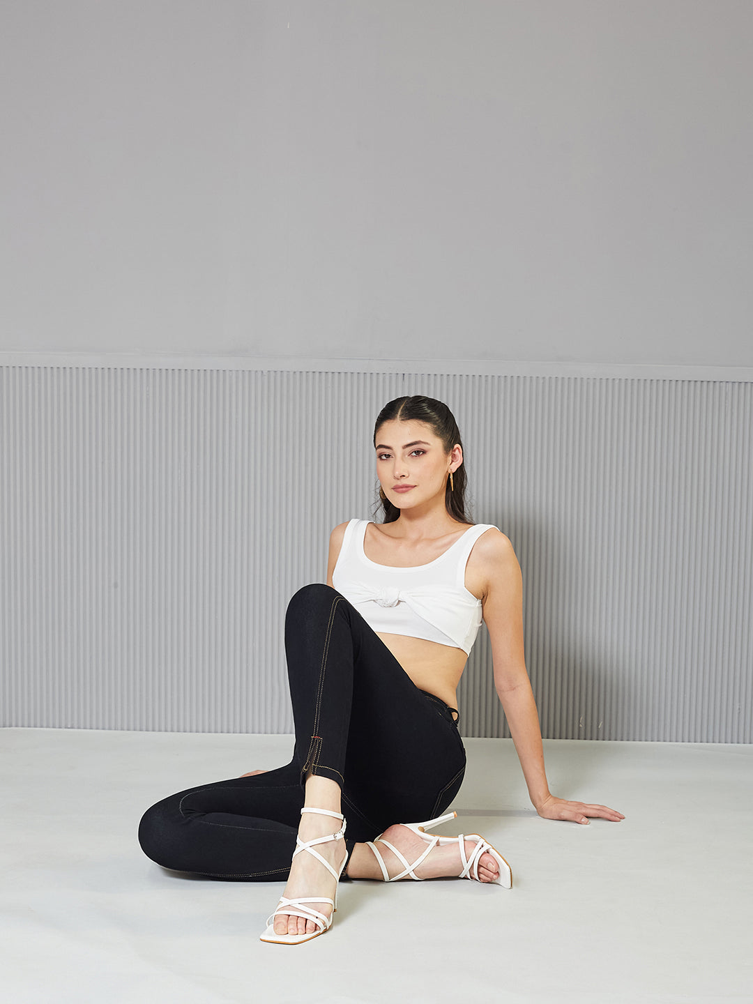 Women's Black Skinny High-Rise Side Slit Solid Ankle Length Stretchable Denim Jeans