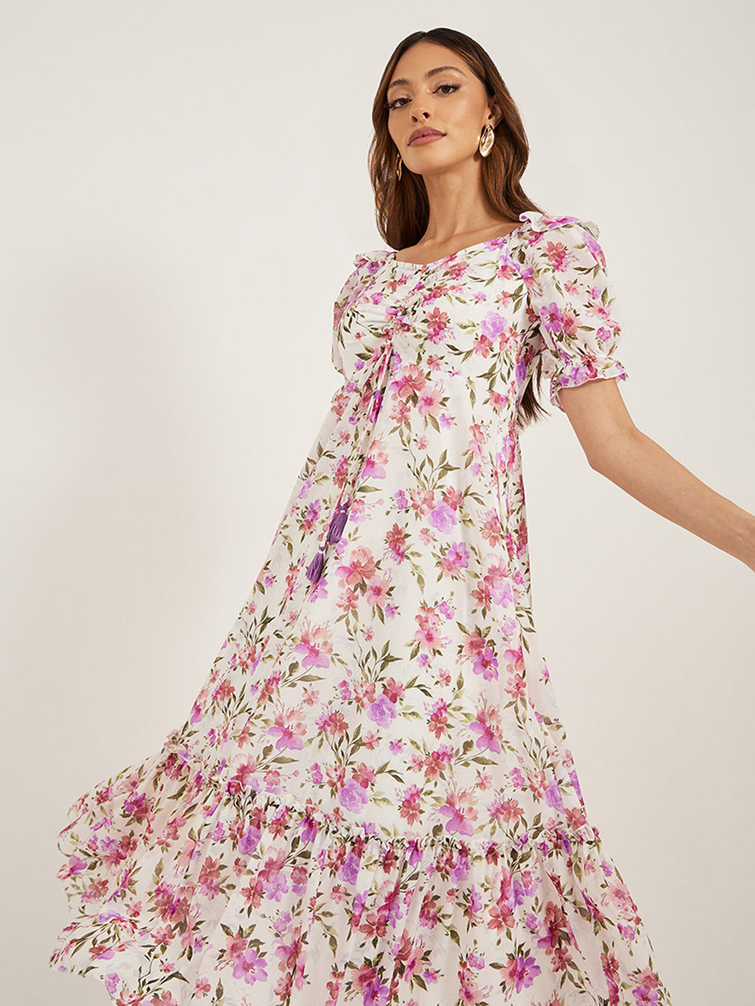 Women's Multicolored Base White Floral Sweet-heart Neck Puffed Sleeves Ruching/Tiered Georgette Maxi Dress