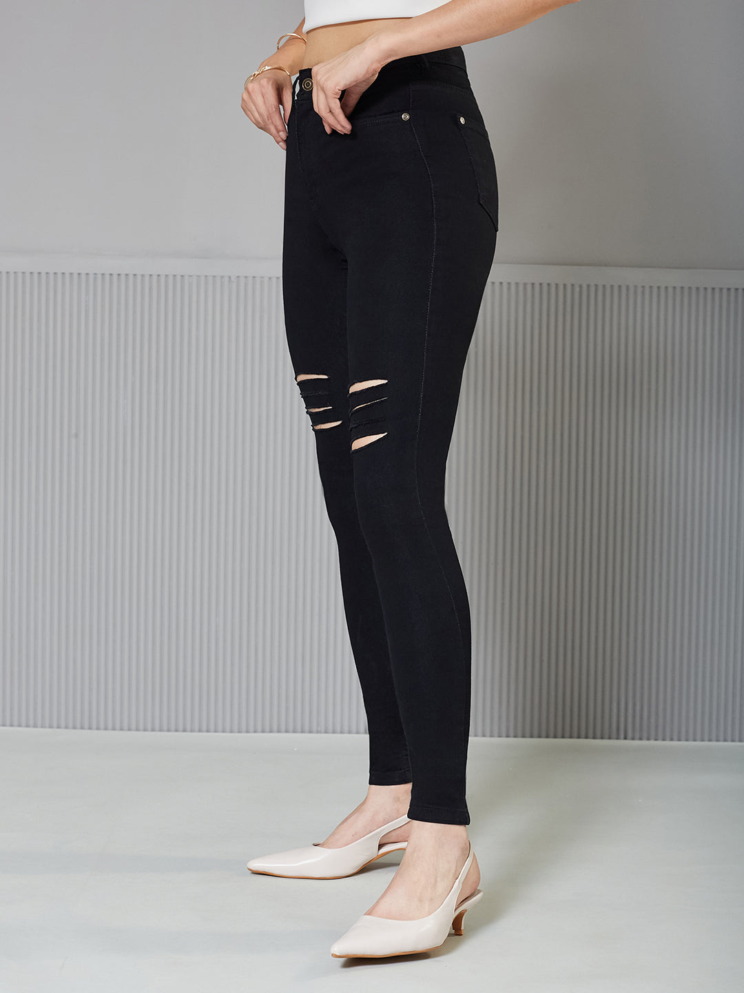 CHASEstretch™ Black Slim Fit High-Rise Mild Distressed Ripped Denim Stretchable Jeans for Women