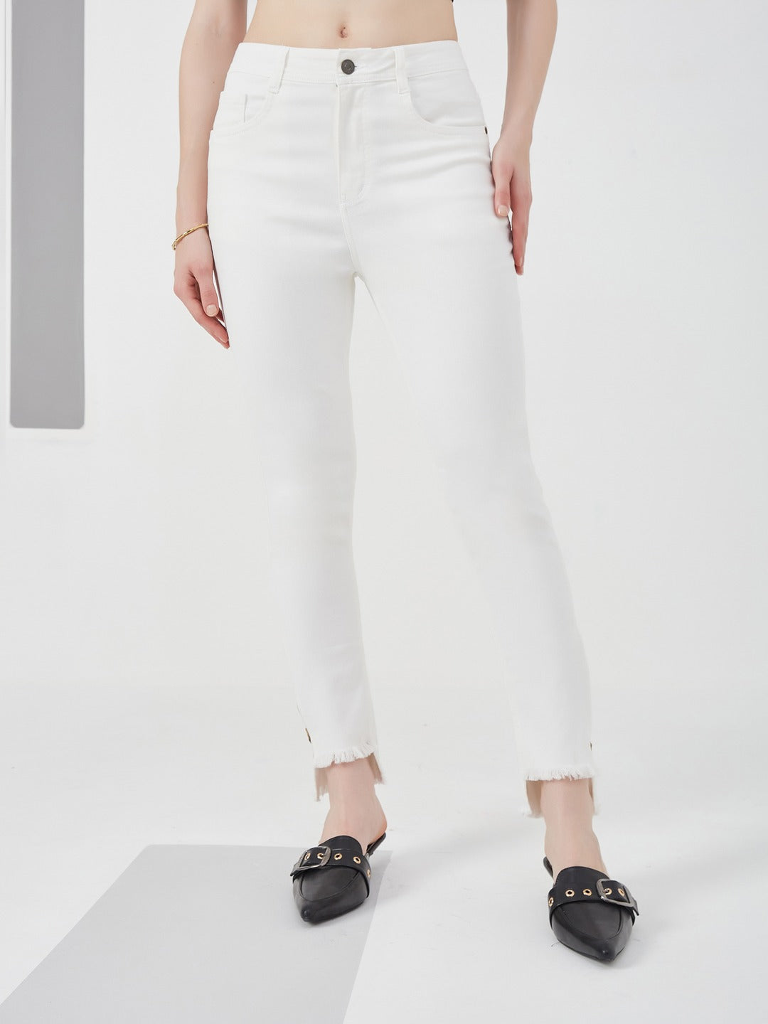 White Skinny Fit high-rise Side Slit Raw Edge Detailing Cropped Stretchable Denim Jeans for Women