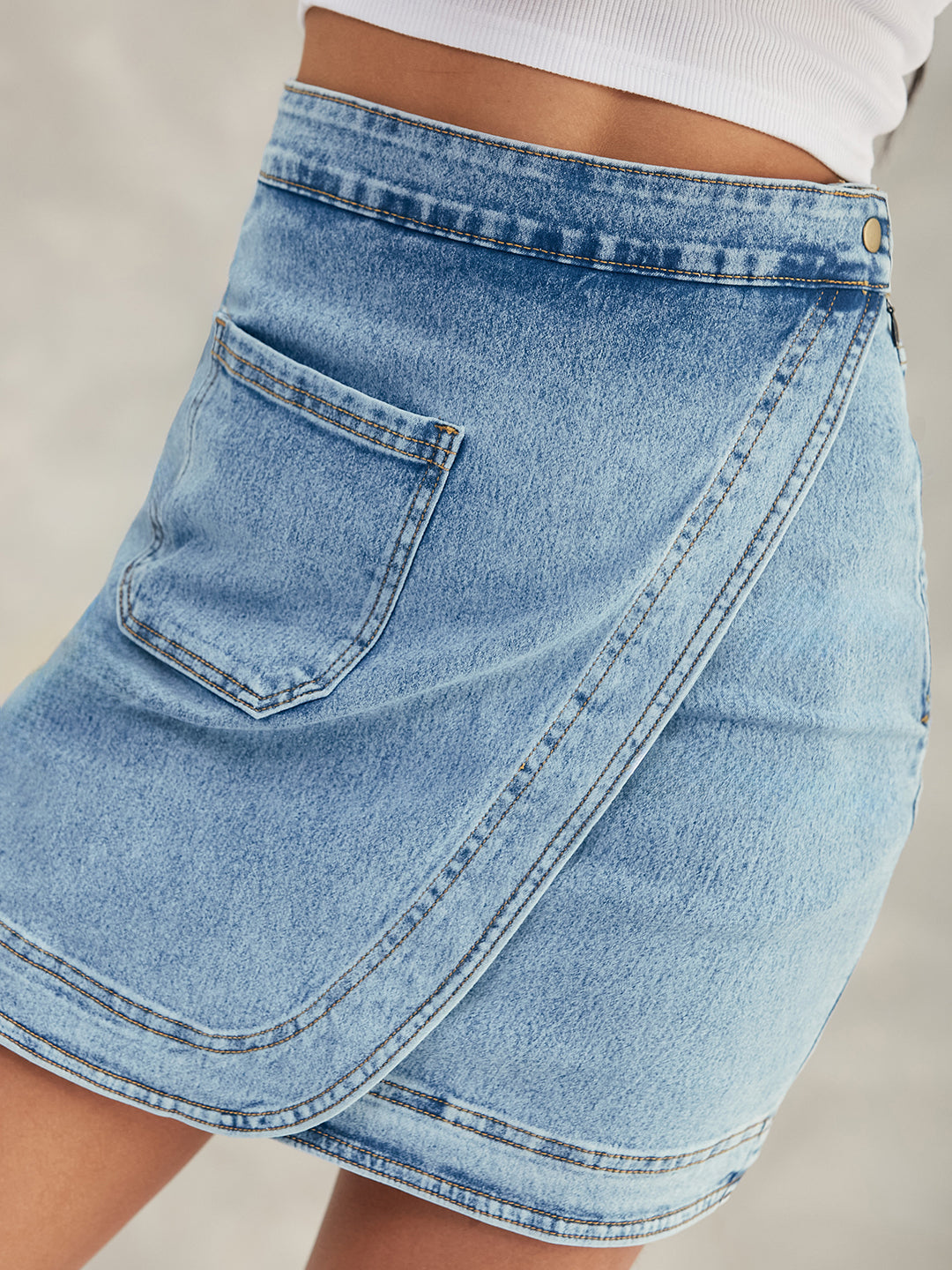 Women's Light Blue High-Rise Above-Knee Stretchable Denim Skirt