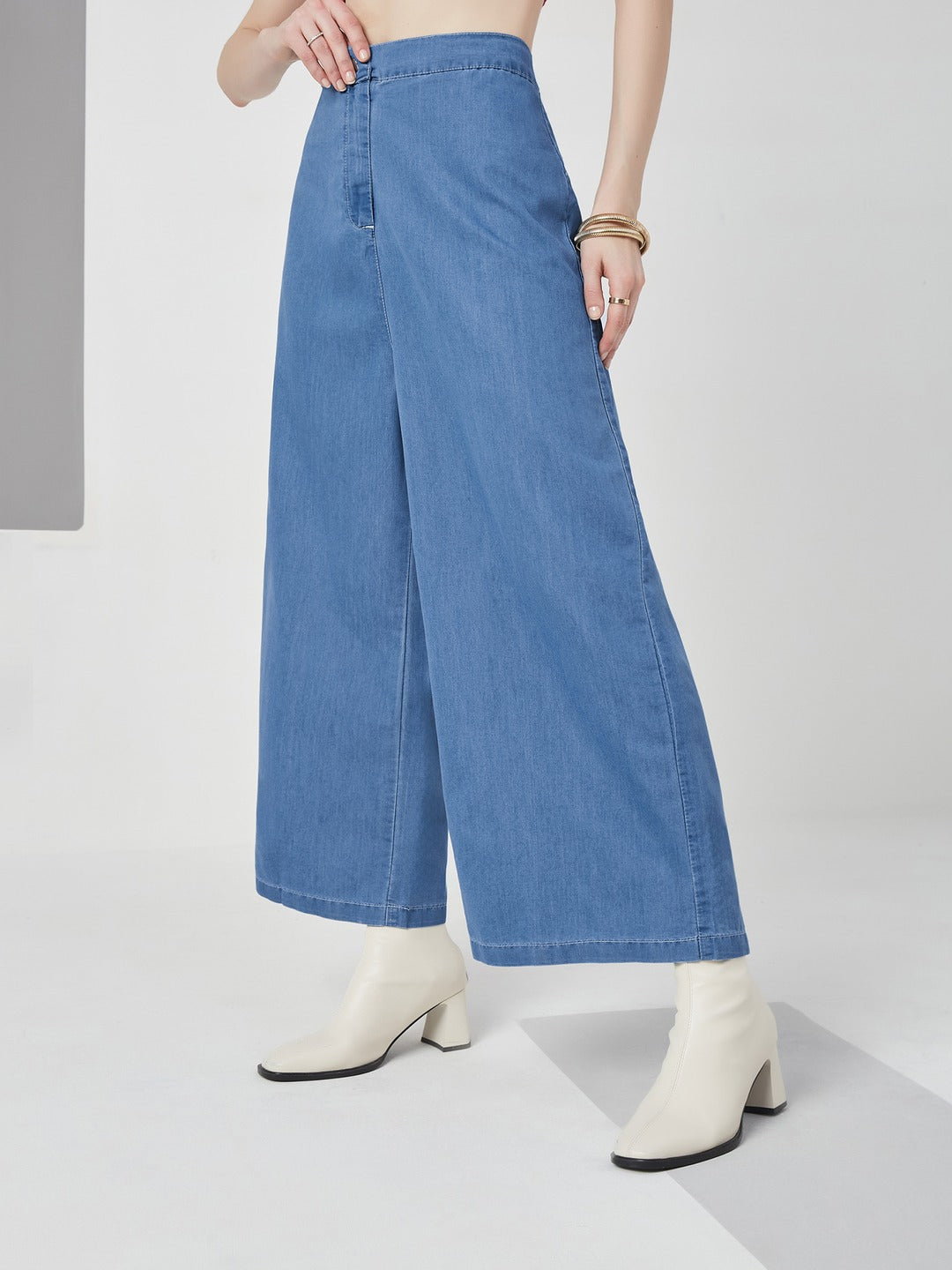 Blue Flared Wide-Leg high-rise Non Stretchable Light Weight Denim Pants for Women