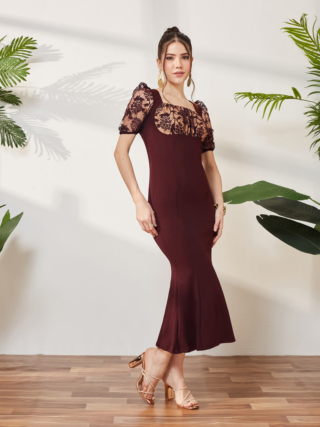 Wine Square Neck Short Puff Sleeve Self Design Lace Overlaid Bodycon Midi Dress for Women