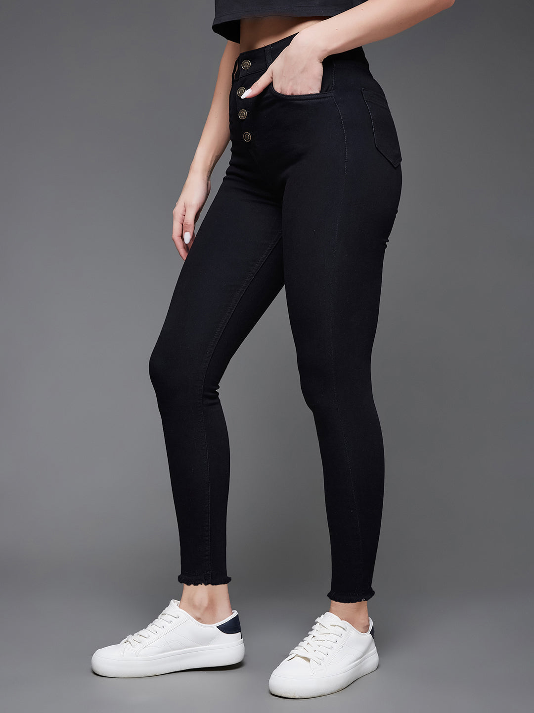 Women's Black Skinny High-Rise Cropped Fringed Hemline Stretchable Denim Jeans