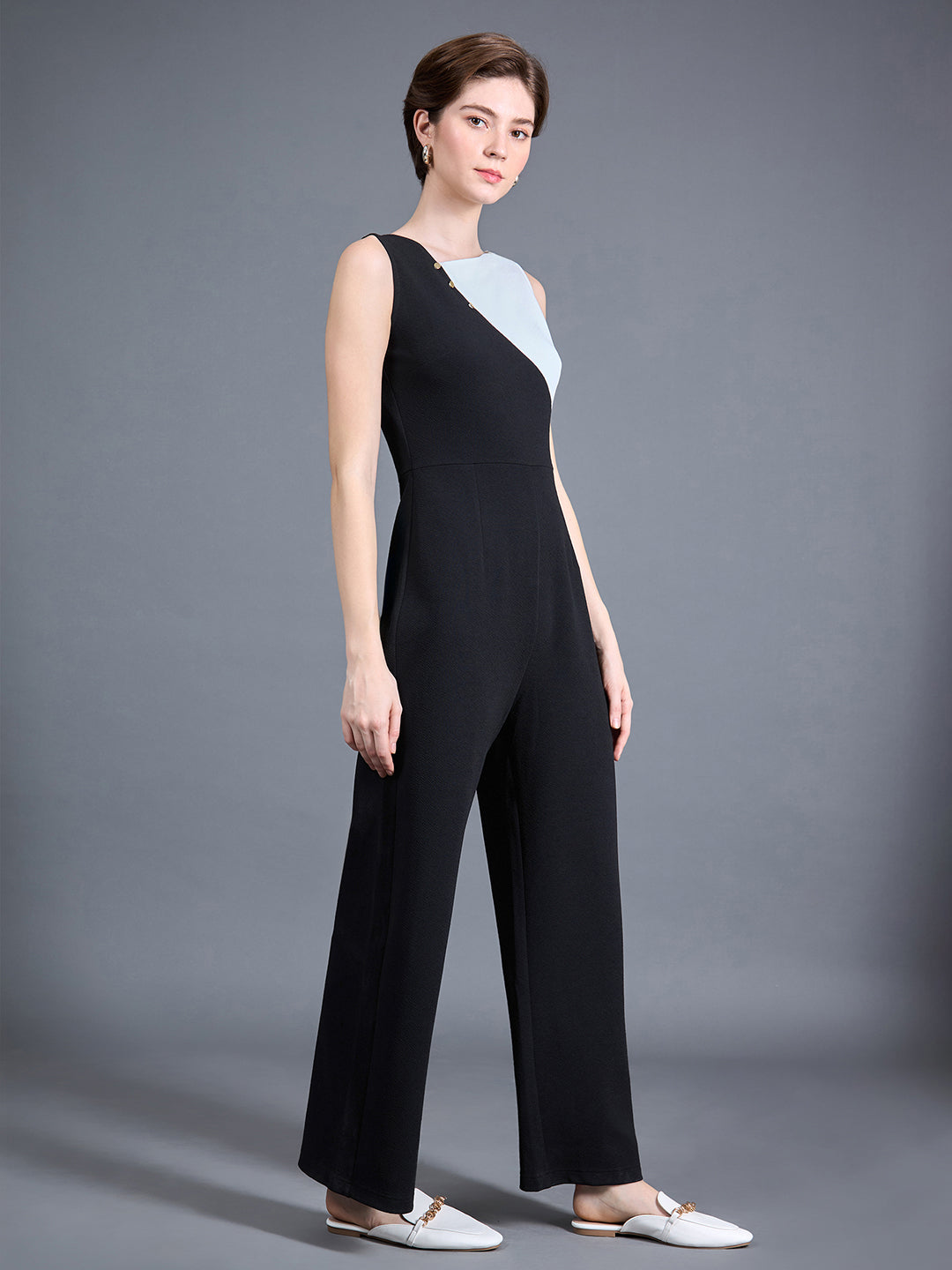 Women's Off-White & Black Asymmetric Sleeveless Polyknitted Solid Color-Block/Paneled Regular Length Jumpsuit