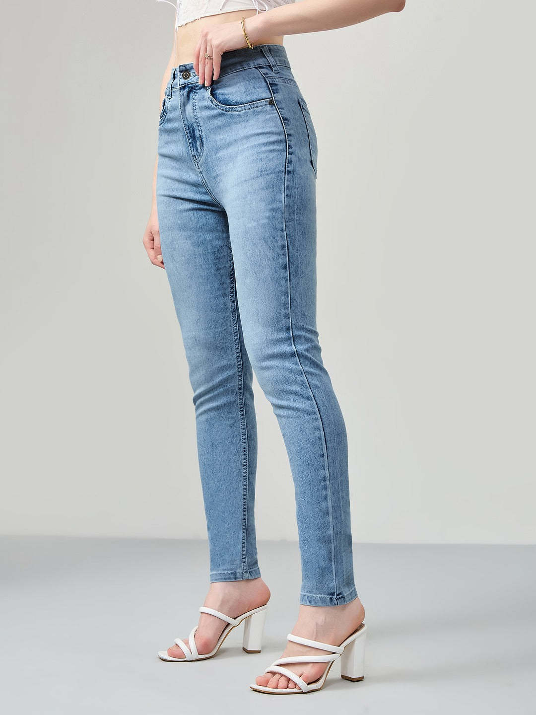 Light Blue Slim Fit high-rise Light Wash Denim Stretchable Jeans for Women