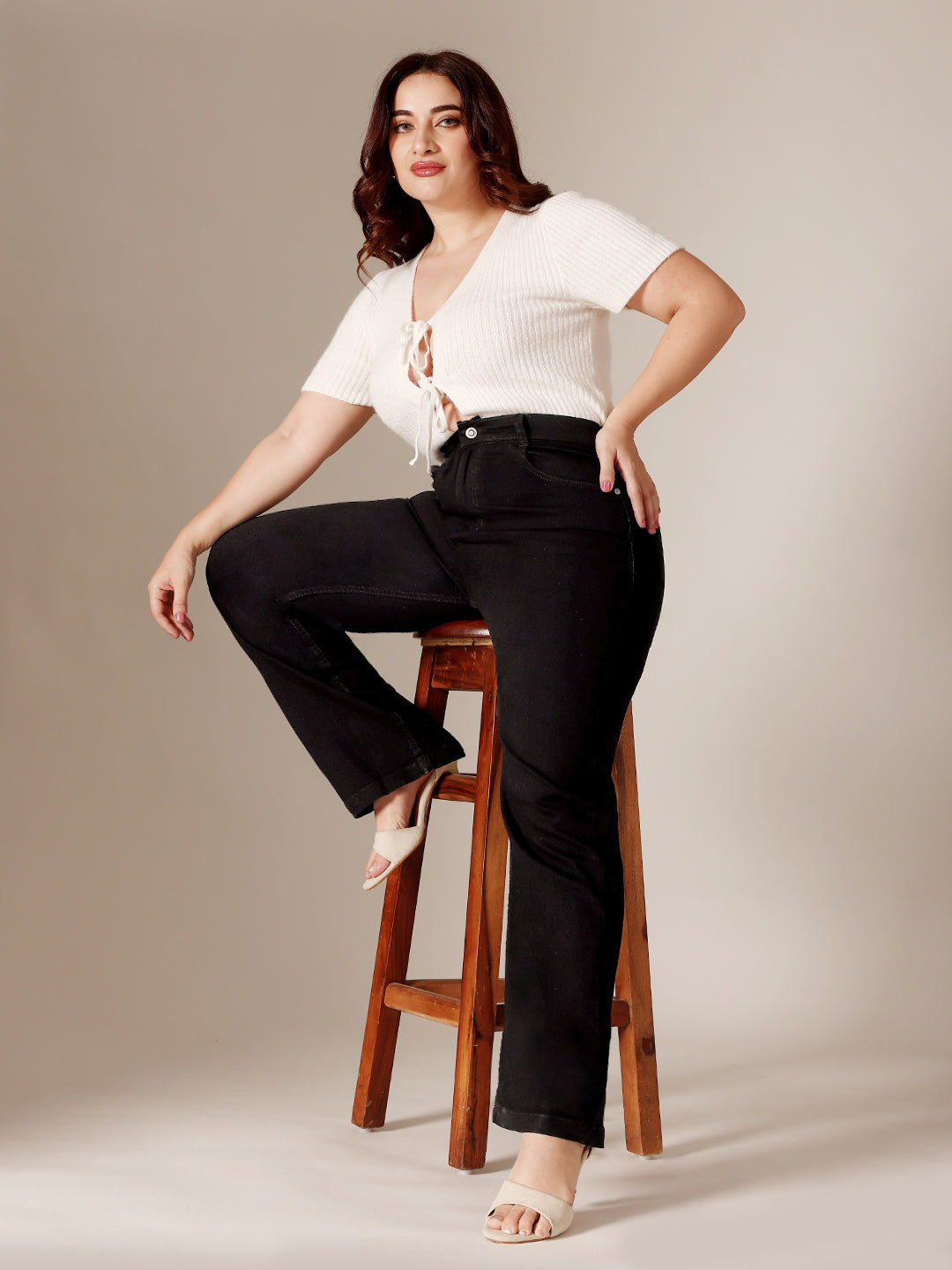 Black Straight High Rise Clean Look Regular-Length Stretchable Denim Jeans for Women