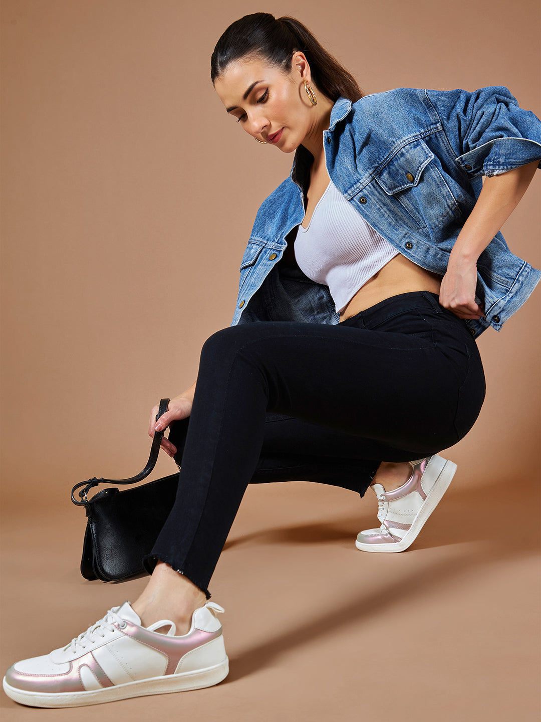 24/7 Comfort Black Skinny Fringed Detailing High-Rise Clean-Look Solid Cropped Stretchable Denim Jeans