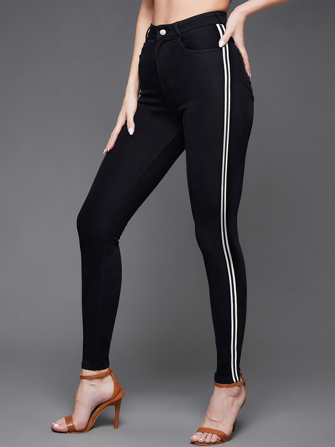 24/7 Comfort Black Slim-Fit Mid-Rise Twill Tape Detailing Crop Length Stretchable Denim Jeans