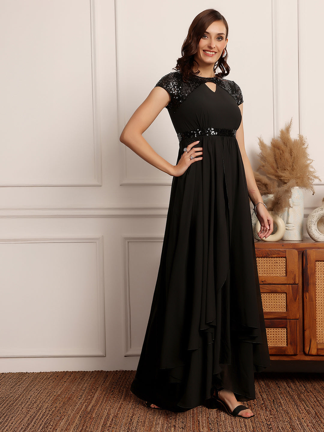 Black Short Sleeves Sequinned Layered Gown
