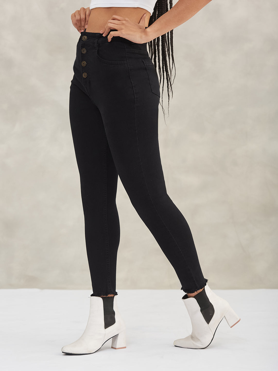 Women's Black Skinny High-Rise Cropped Fringed Hemline Solid Stretchable Denim Jeans