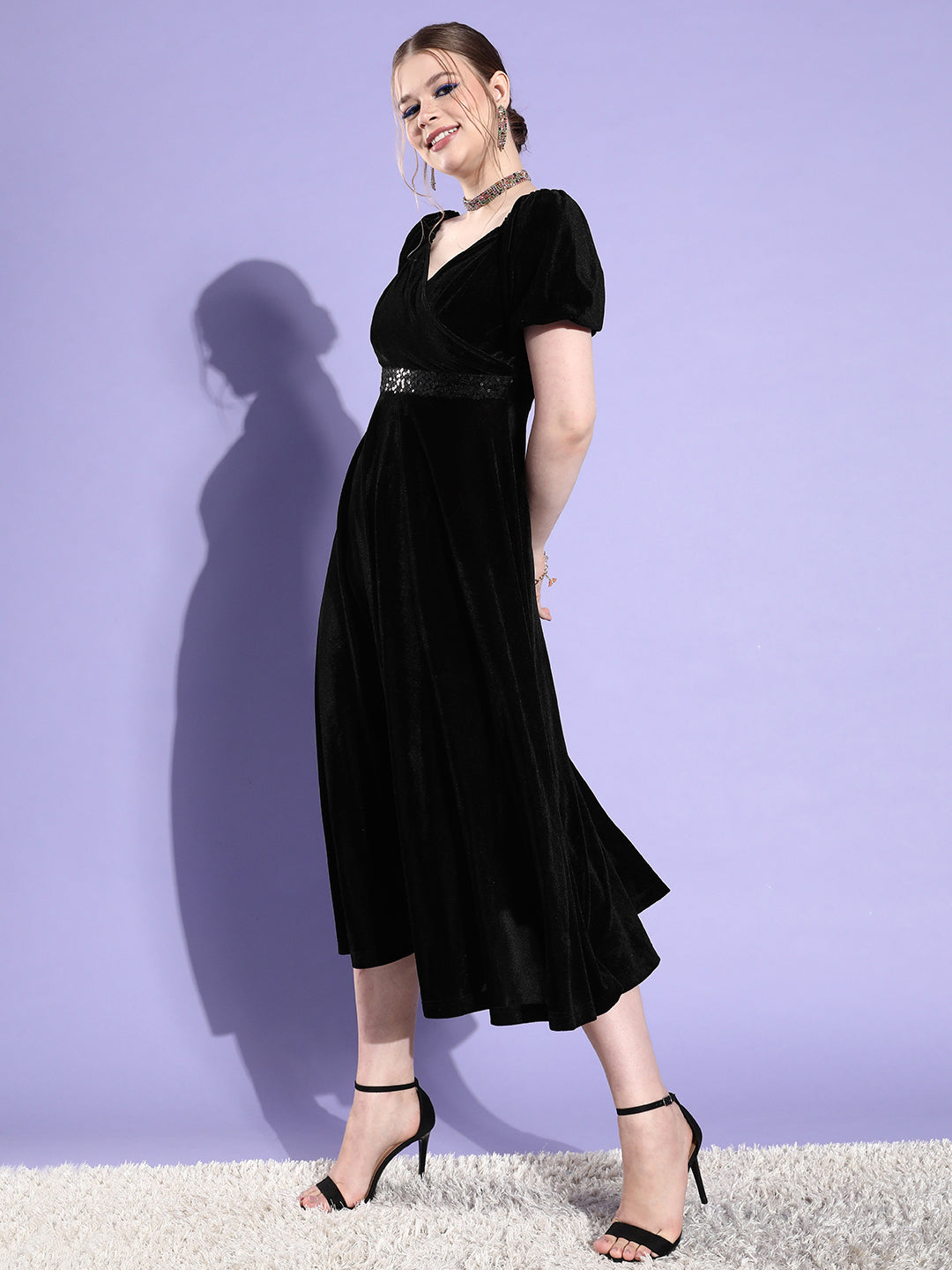 Women's Black Sweetheart Neck Half Sleeve Solid Fit & Flare Midi Velvet Dress