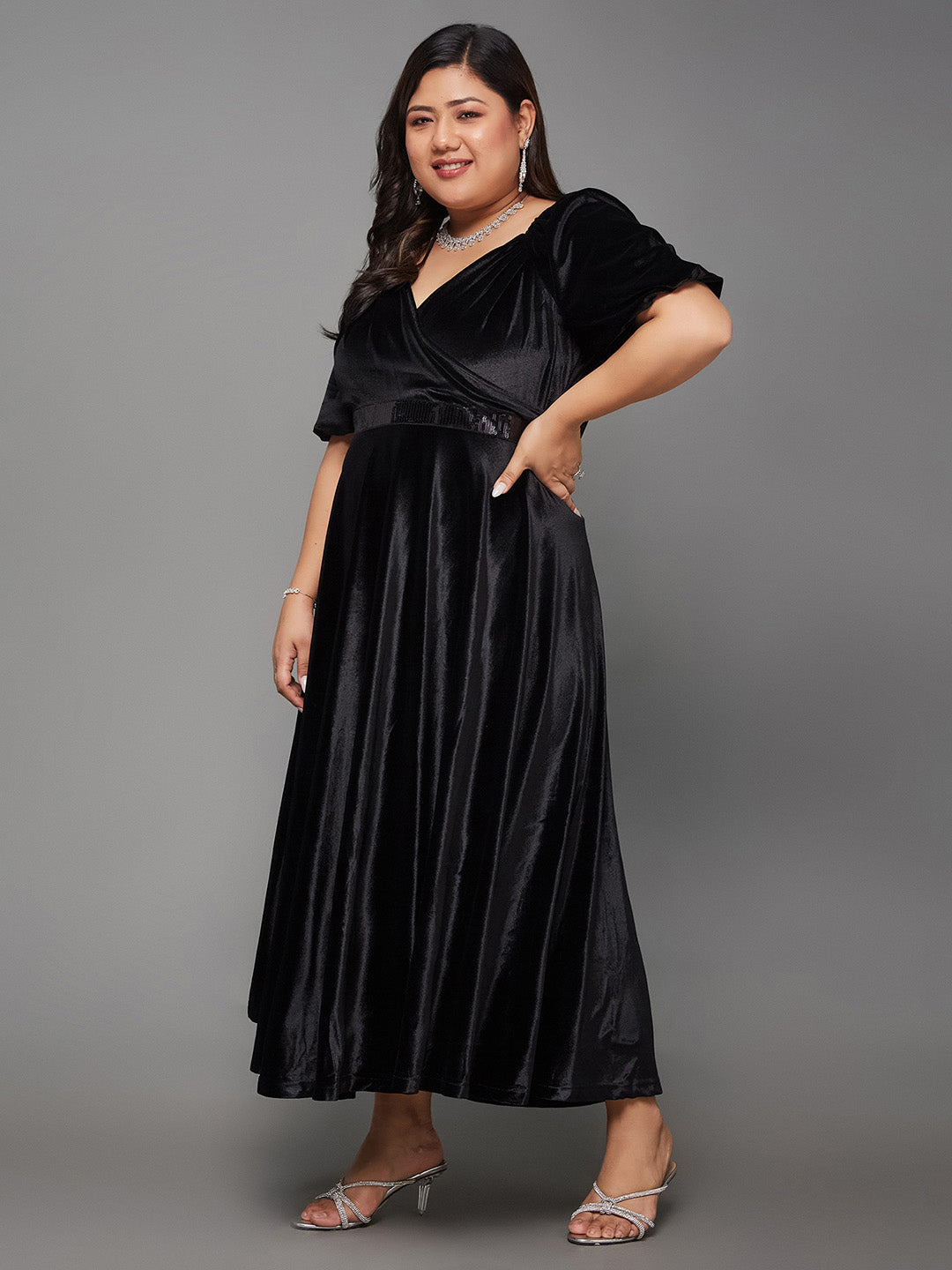 Body Bliss Black Solid Fit & Flare Midi Velvet Dress