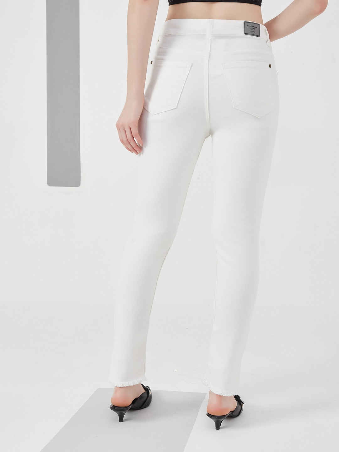 White Skinny Fit high-rise Side Slit Raw Edge Detailing Cropped Stretchable Denim Jeans for Women
