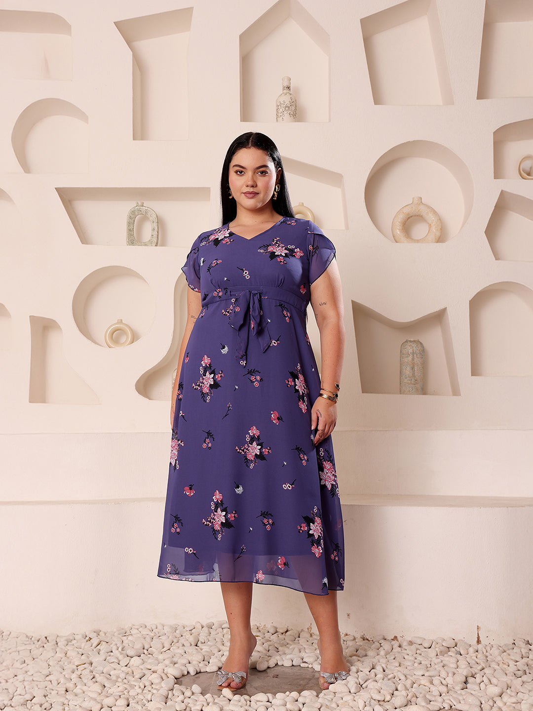 Body Bliss Multicolored Base Lavender V-Neck Short-Sleevedd Floral Pleated Midi Dress