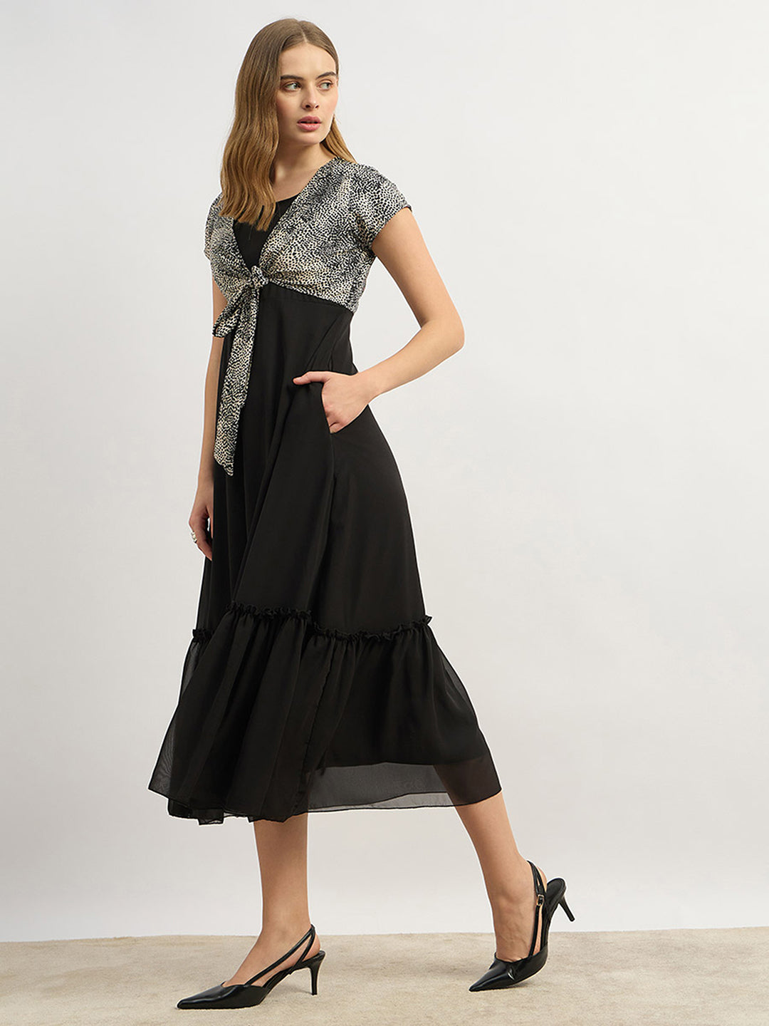 Women's Black Tapered Short Sleeve Animal Tie-Up Midi Dress