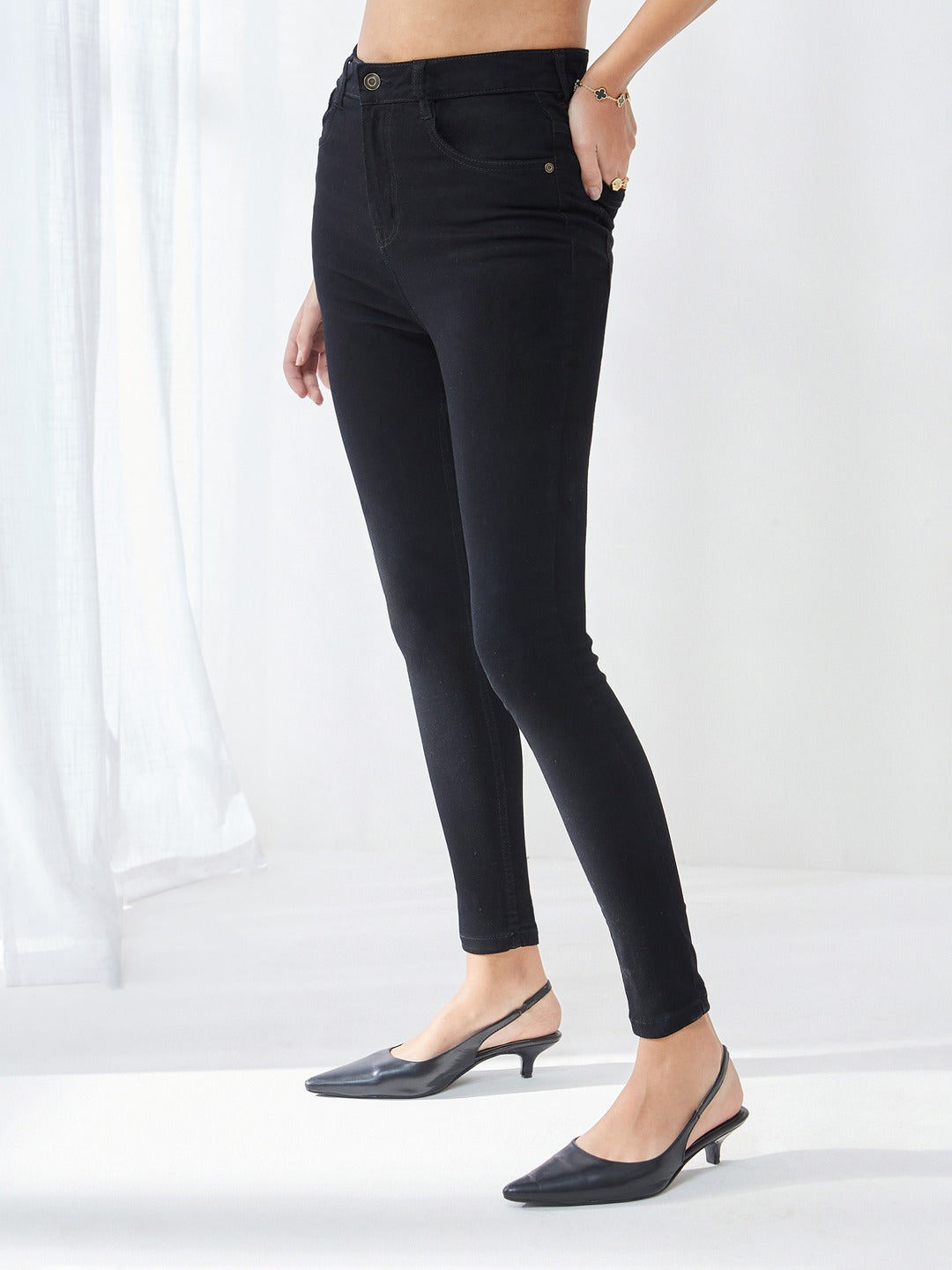 Black Skinny Fit High Rise Clean Look Regular Length Clean Look Stretchable Denim Jeans for Women