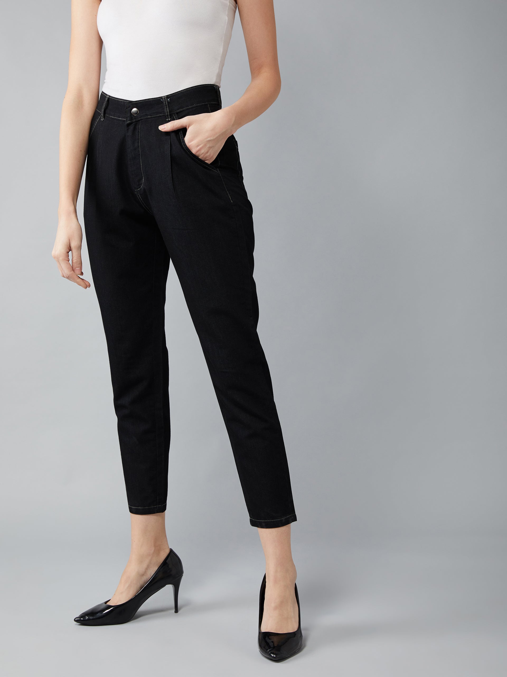 Women's Black Regular High-Rise Clean-Look Cropped Denim Pant