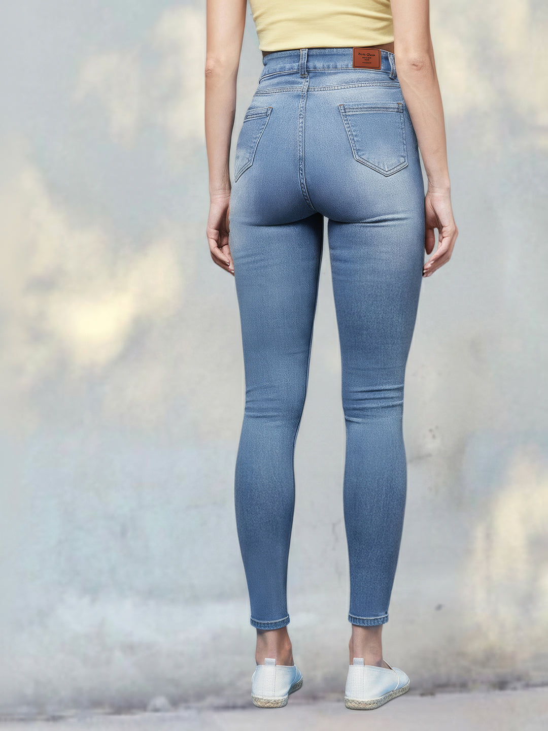 CHASEstretch™ Blue Skinny-Fit High-Rise Mild Distress Regular Stretchable Denim Jeans for Women
