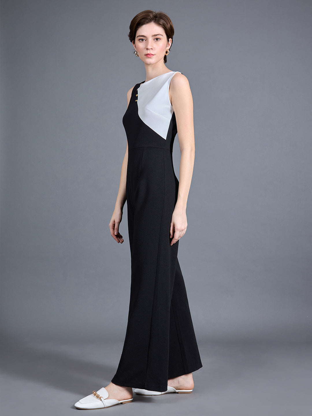 Women's Off-White & Black Asymmetric Sleeveless Polyknitted Solid Color-Block/Paneled Regular Length Jumpsuit