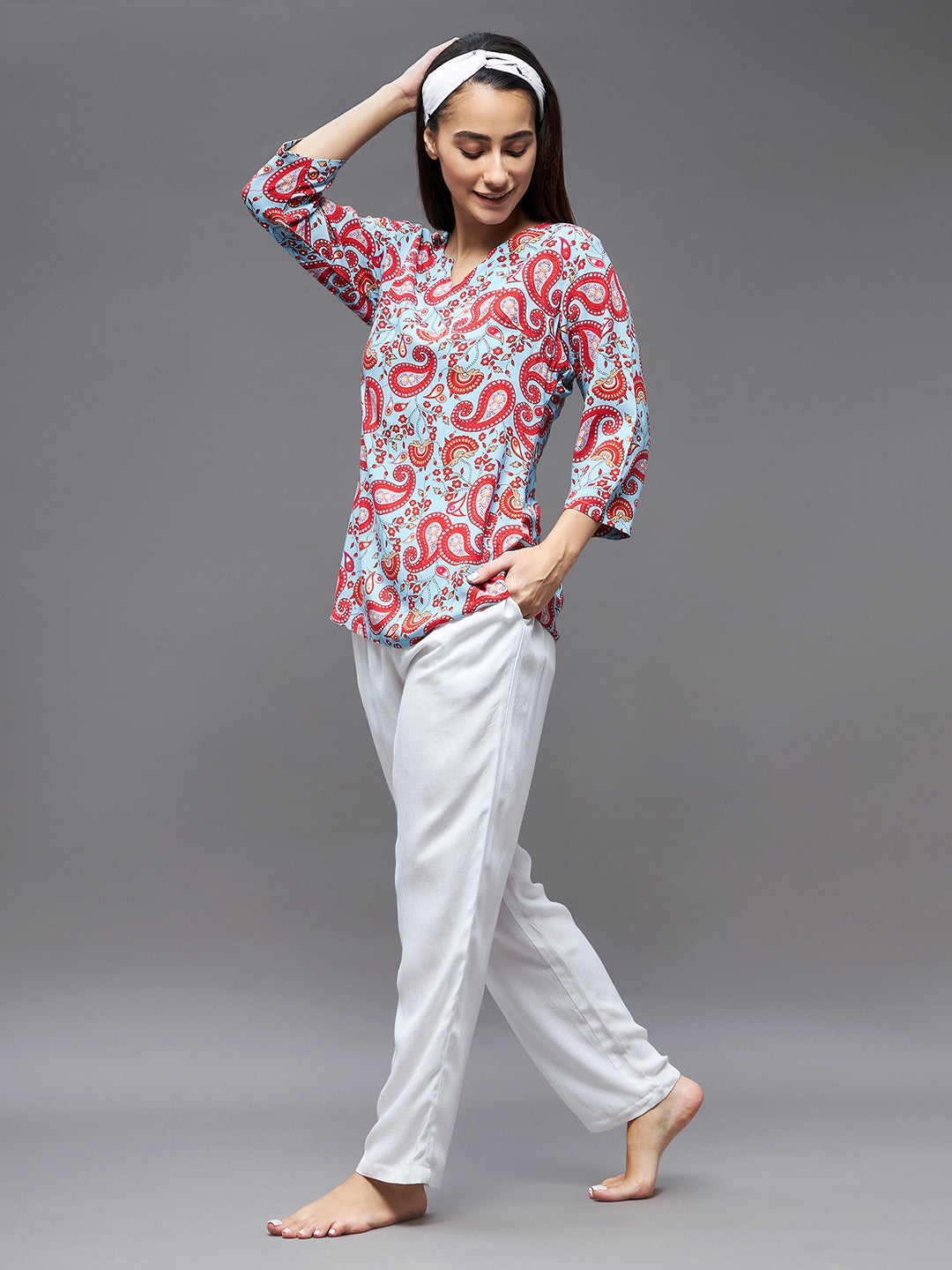 Women's Blue and white Keyhole 3/4 Sleeve Printed Keyhole neckline Regular Kurta Set