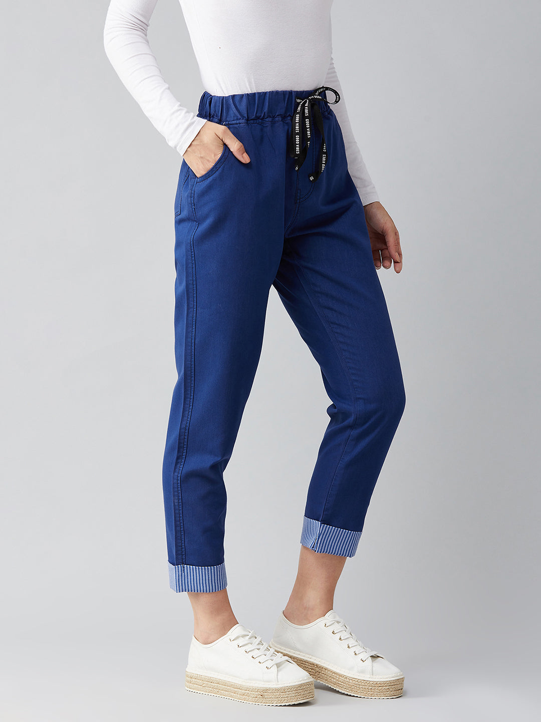 Navy blue Regular Mid Rise Clean Look Cropped Denim Joggers for Women