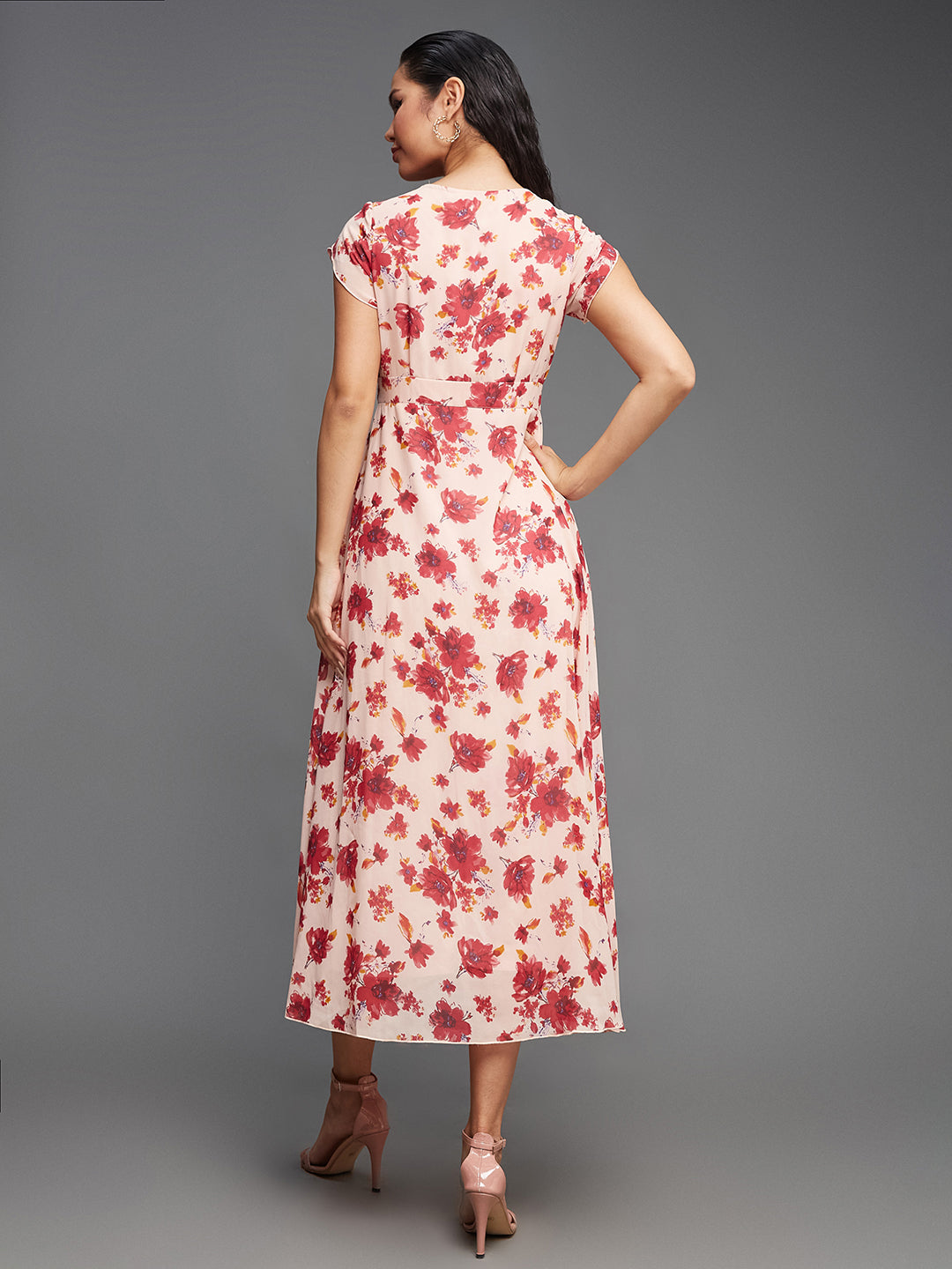 Women's Multicolored-Base-Light Pink V-Neck Short Sleeved Floral Pleated Midi Dress