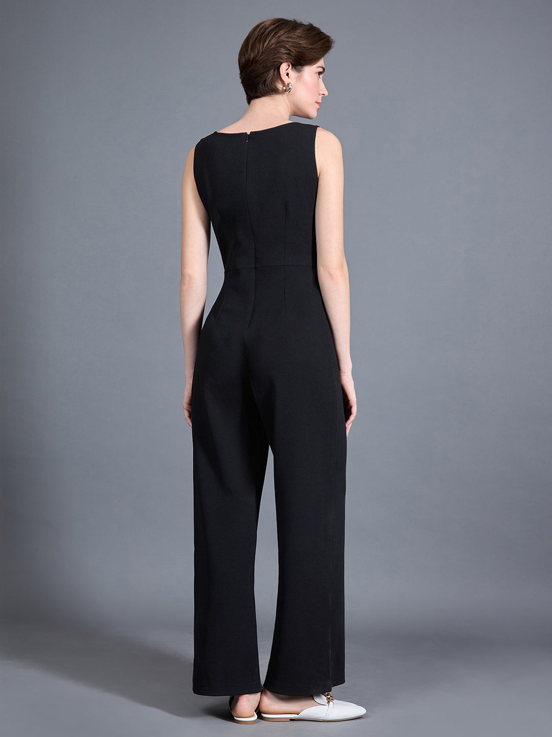 Women's Off-White & Black Asymmetric Sleeveless Polyknitted Solid Color-Block/Paneled Regular Length Jumpsuit