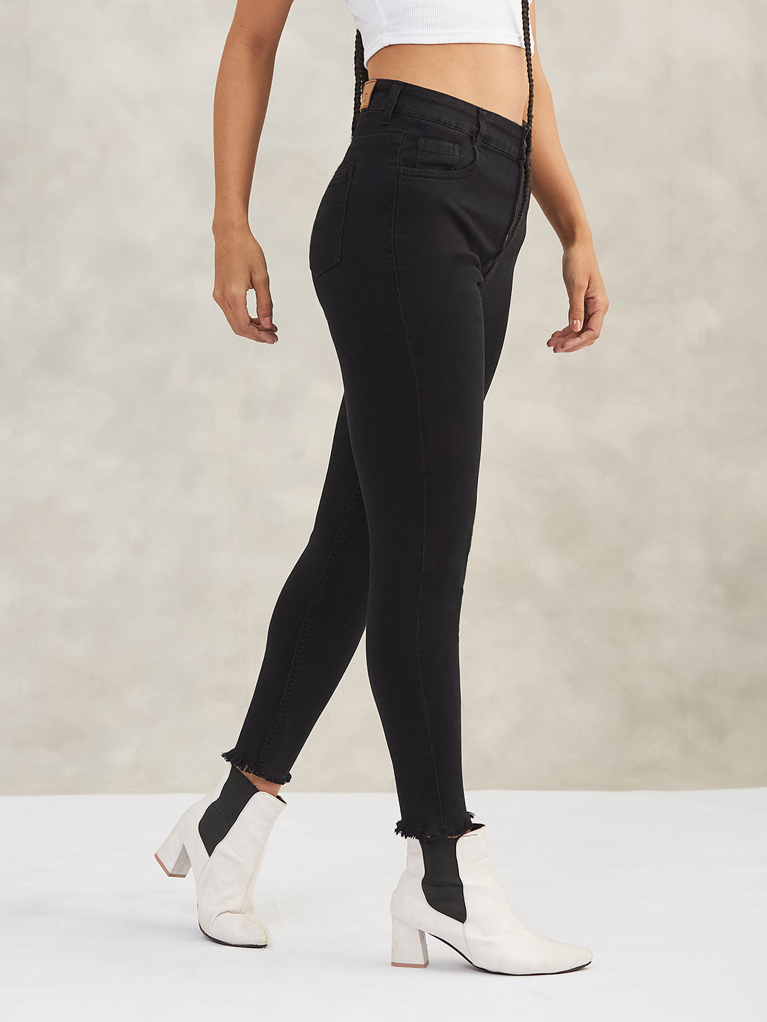 Women's Black Skinny High-Rise Cropped Fringed Hemline Solid Stretchable Denim Jeans