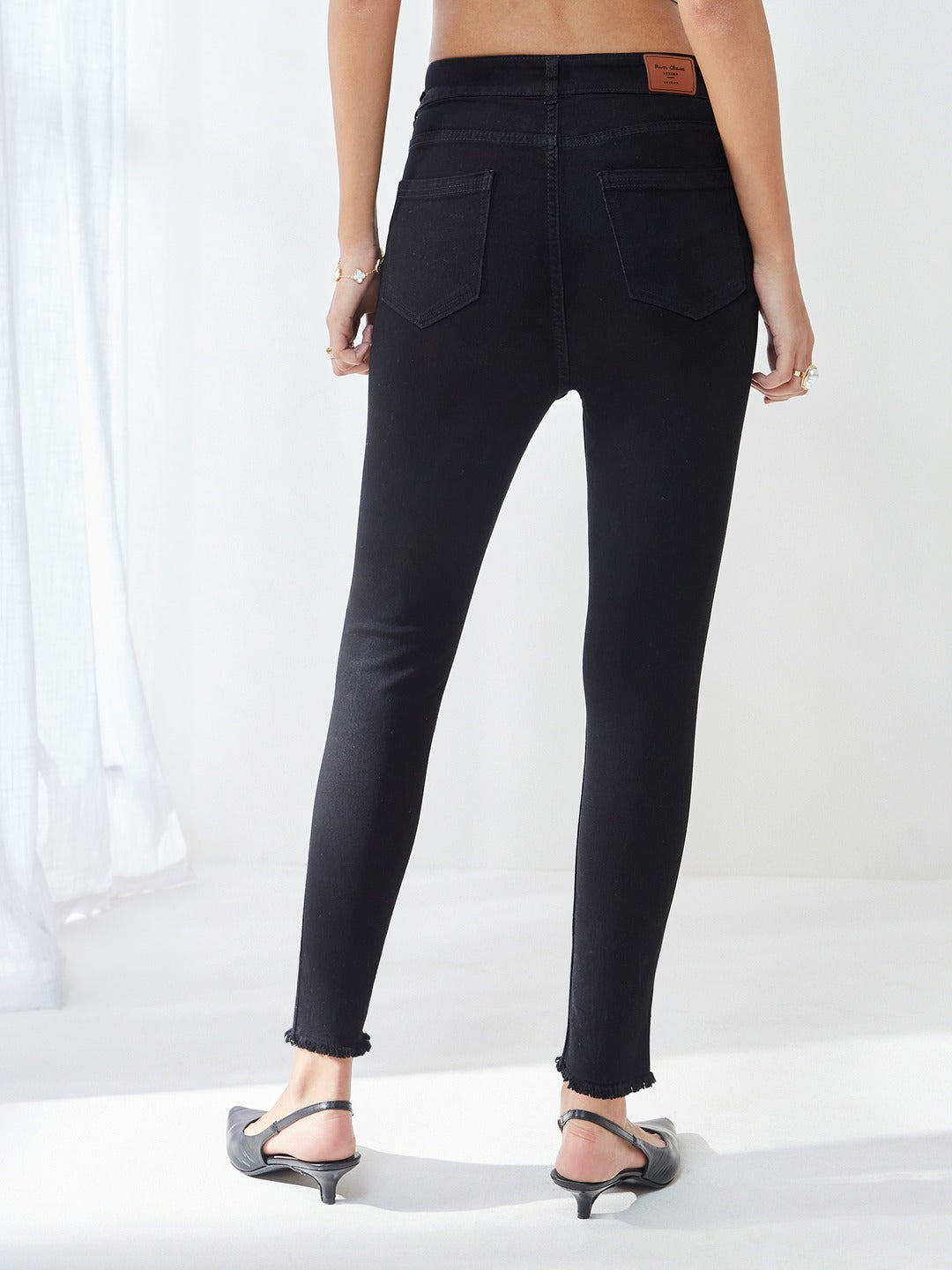Black Skinny Fringed Detailing High Rise Clean Look Solid Cropped Stretchable Denim Jeans for Women