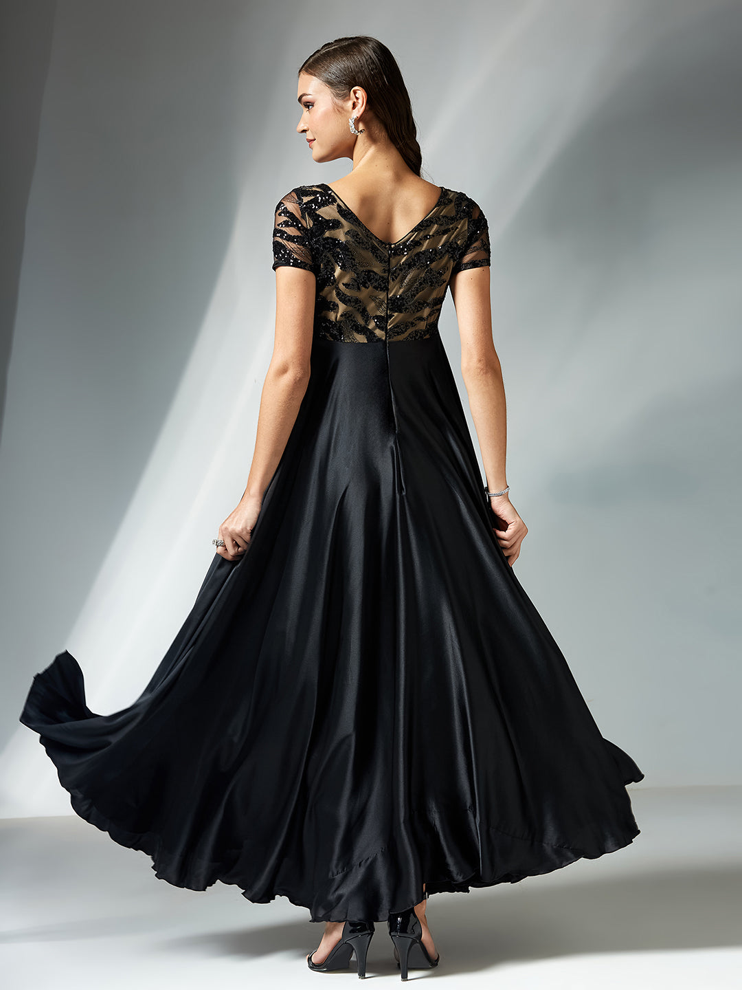 Women's Black Boat-Neck Short-Sleeve Abstract Fit & Flare Satin Maxi Dress