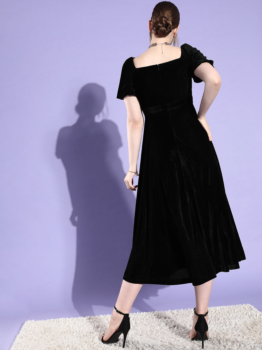 Women's Black Sweetheart Neck Half Sleeve Solid Fit & Flare Midi Velvet Dress