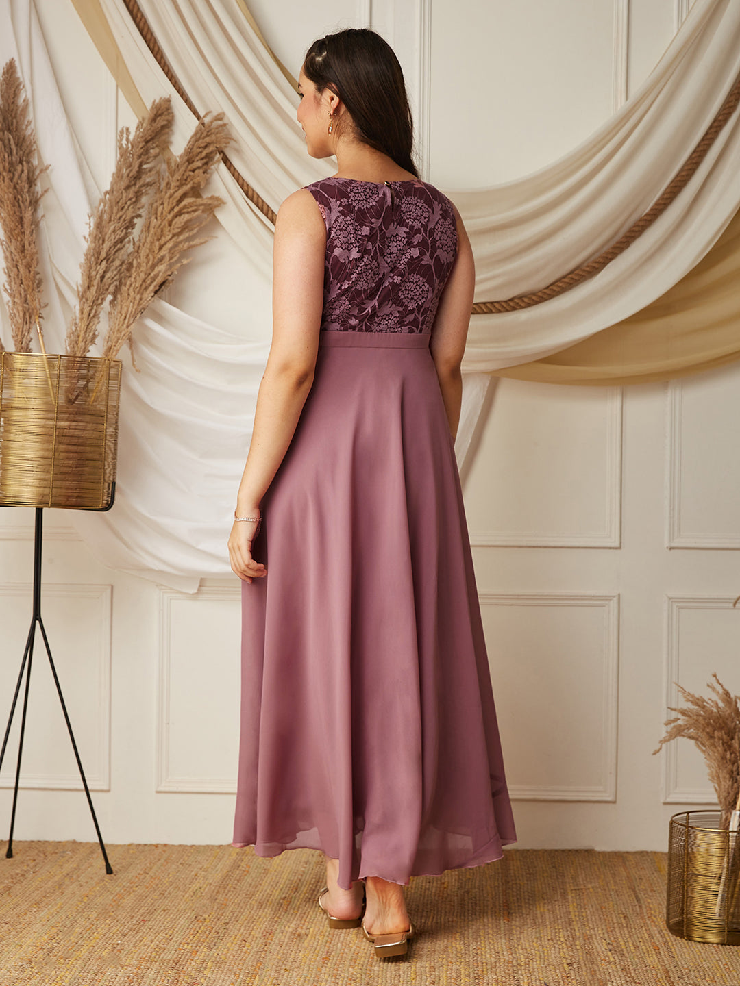 Dusty Lavender Boat-Neck Sleeveless Solid Lace Overlaid Polyester Maxi Dress