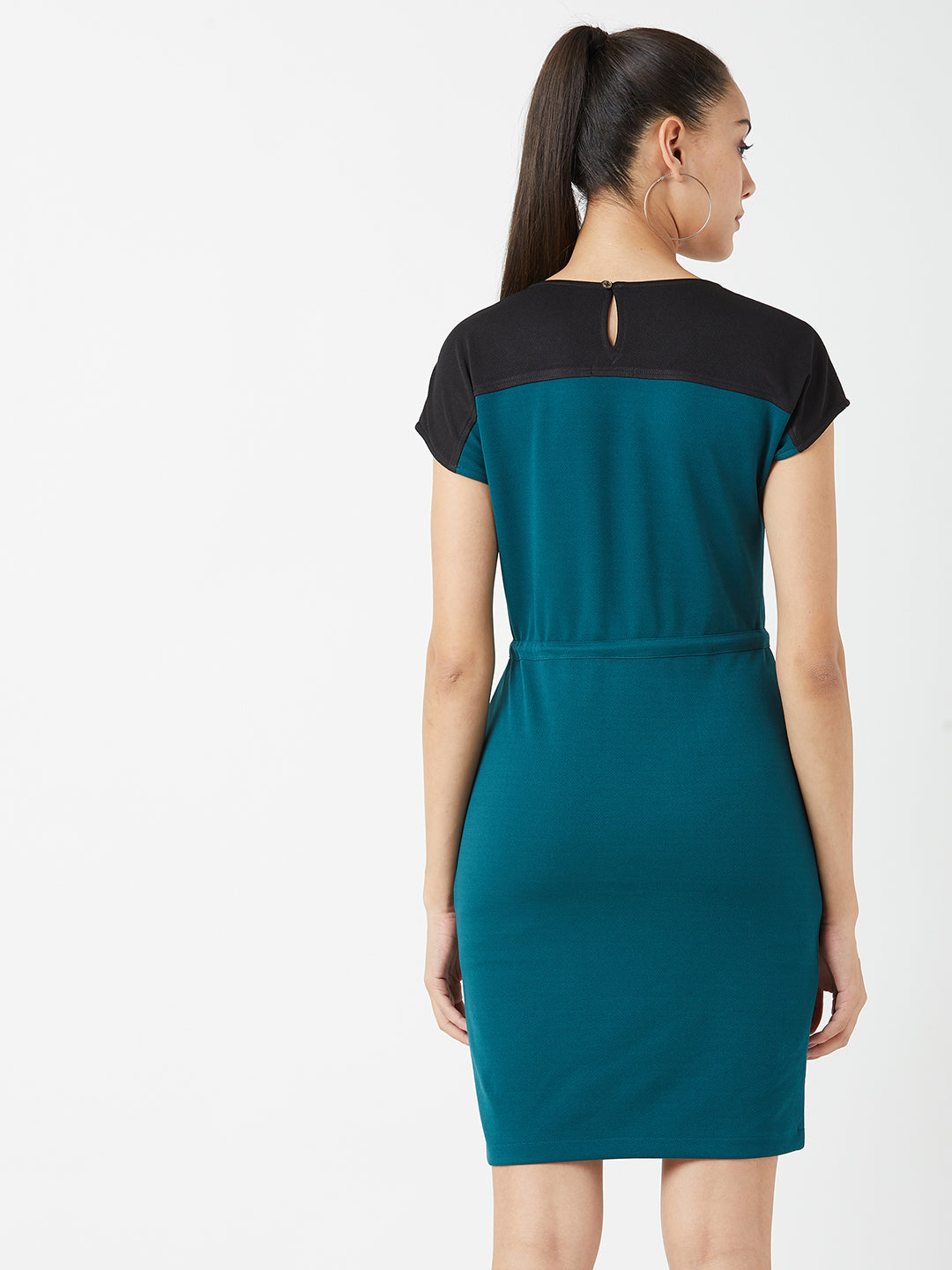 Crease Ease Women's Green and Black Round Neck Continuous Sleeve Solid Paneled Knee-Long Dress