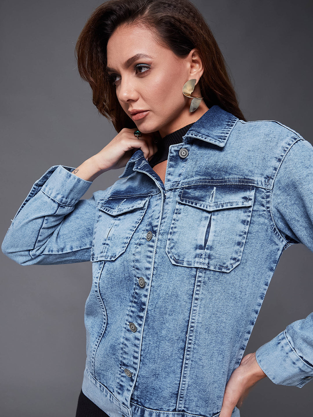 Women's Light Blue Collared Full Sleeves Solid Buttoned Denim Jacket