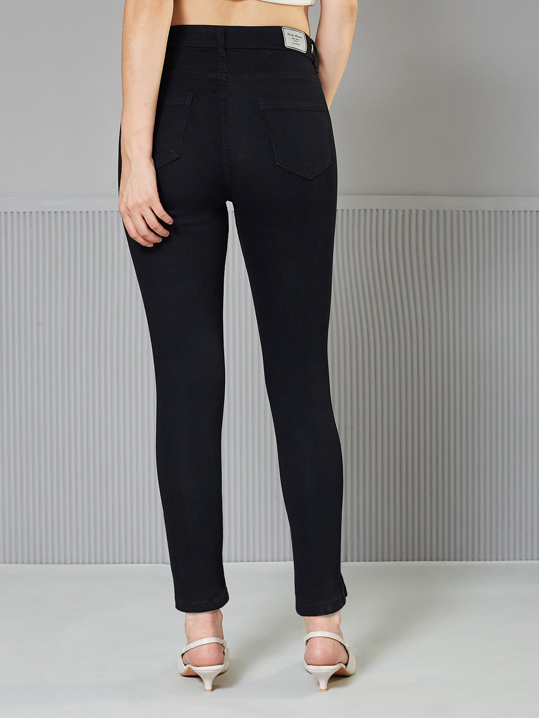 24/7 Comfort Black Skinny-Fit High-Rise Cropped Stretchable Denim Jeans for Women