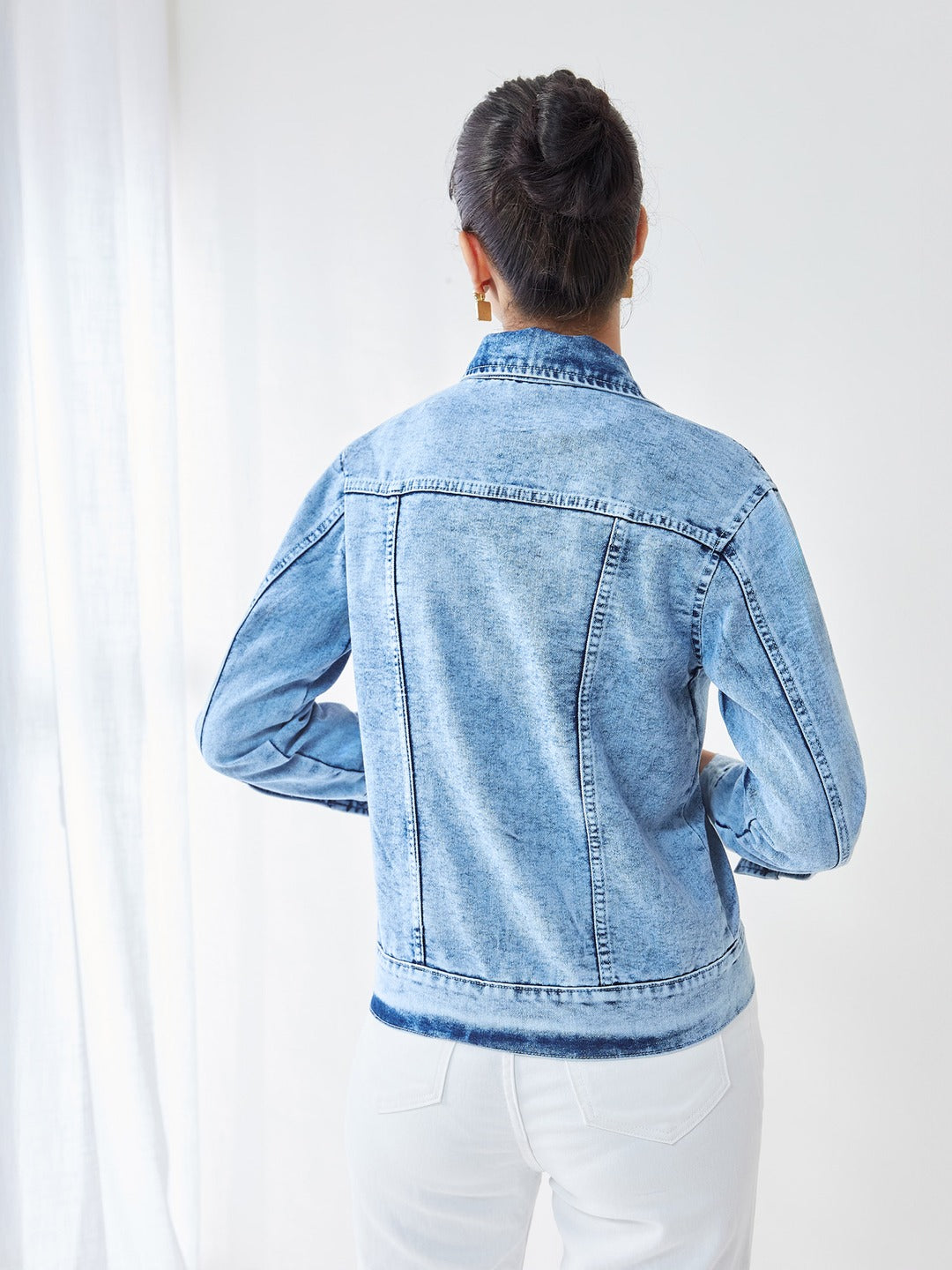Light Blue Collared Full Sleeves Solid Buttoned Denim Jacket for Women