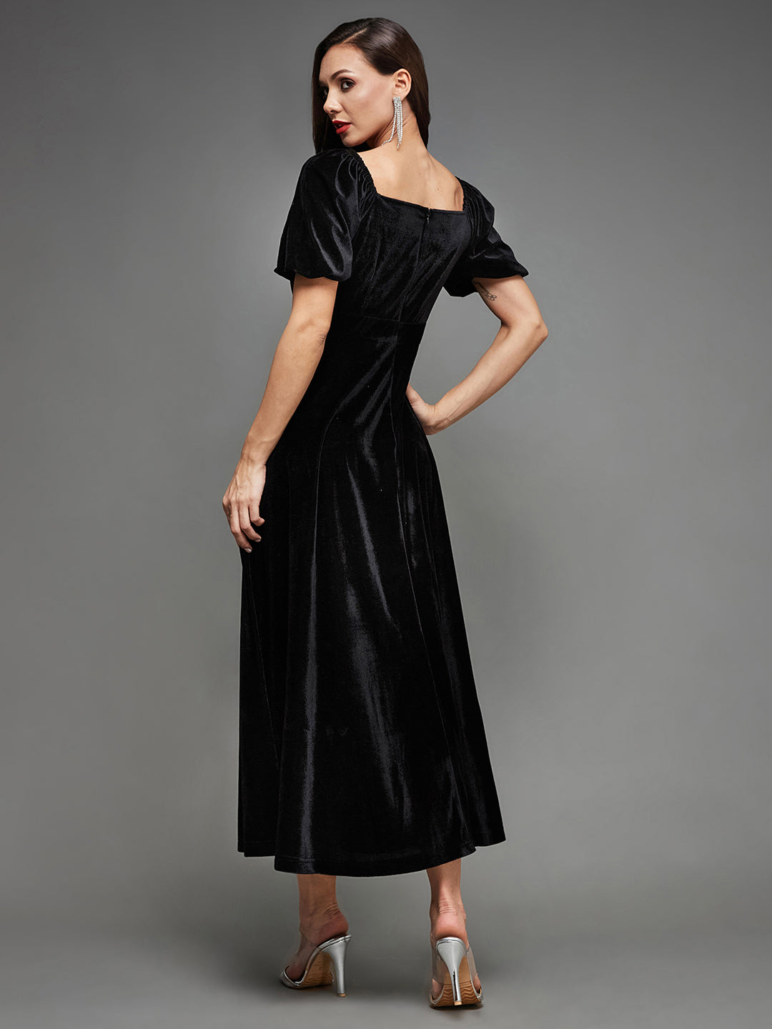 Women's Black Sweetheart Neck Half Sleeve Solid Fit & Flare Midi Velvet Dress